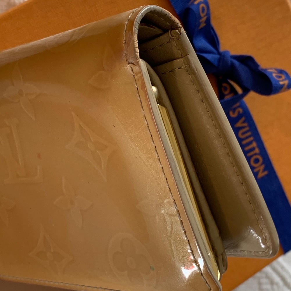 AUTHENTICATED Louis Vuitton vernis wallet W/ box - Picture 12 of 16